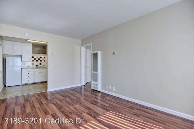 Foto del edificio - 3189-3201 Cadillac Dr