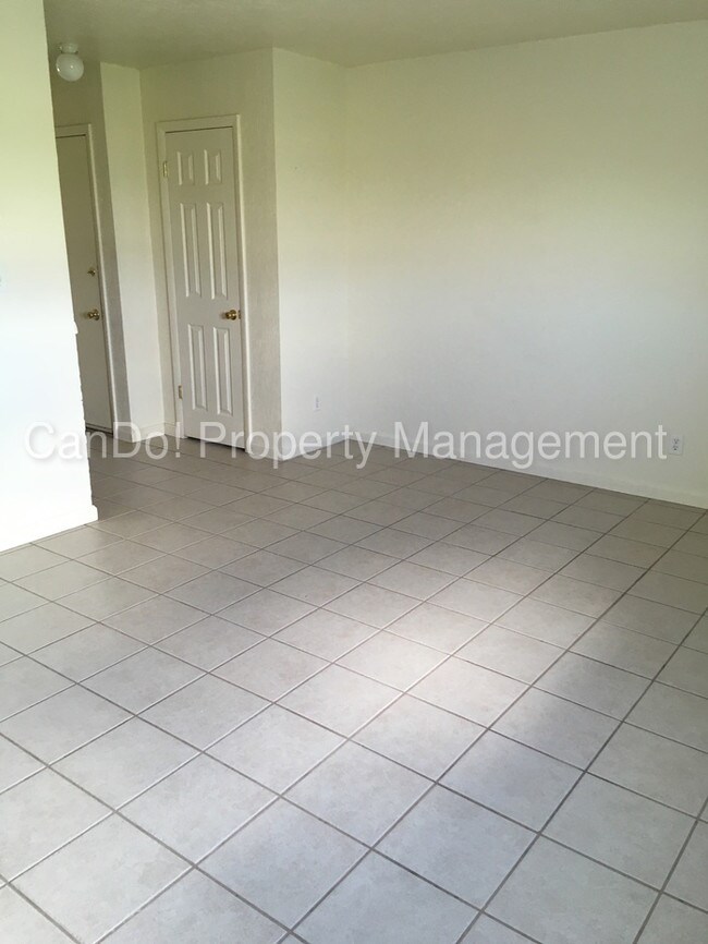 Building Photo - 3 Bedroom Apartment for Rent in Blackfoot