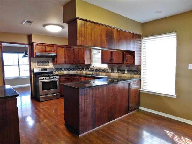 Building Photo - 847 S Farm to Market 331 Rd