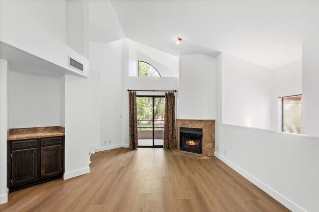 Foto del edificio - 10301 N 70th St