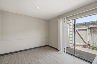 Building Photo - 2120 Wilcrest Dr