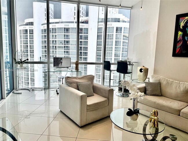 Foto del edificio - 18101 Collins Ave