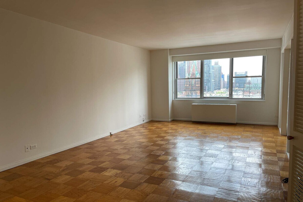 Foto principal - 345 East 86th St