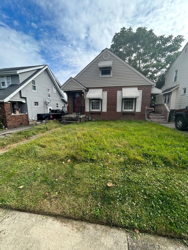 Building Photo - Charming 3-Bedroom Property in Prime Location