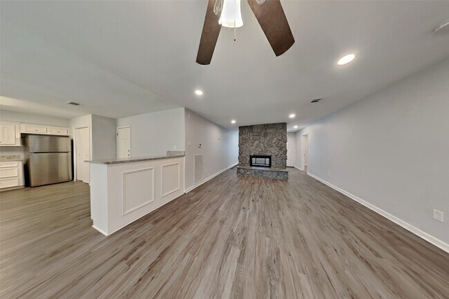 Foto del edificio - 4135 Lufborough Dr