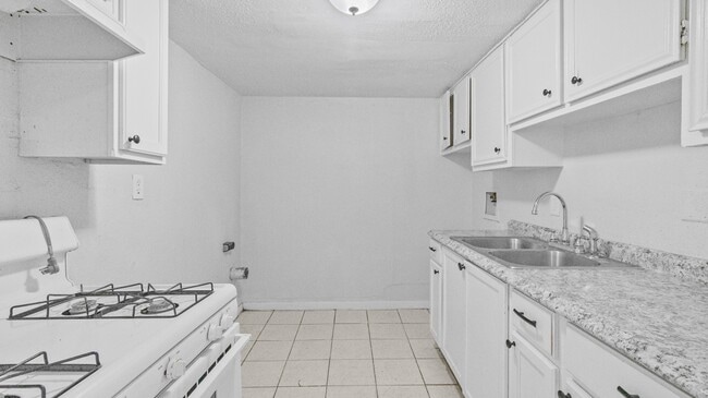 Building Photo - 9706 Farragut St