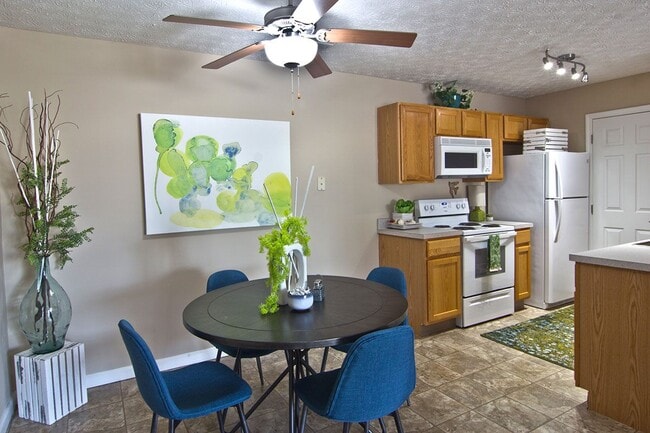 Comedor con acceso a la cocina. - Cumberland Links