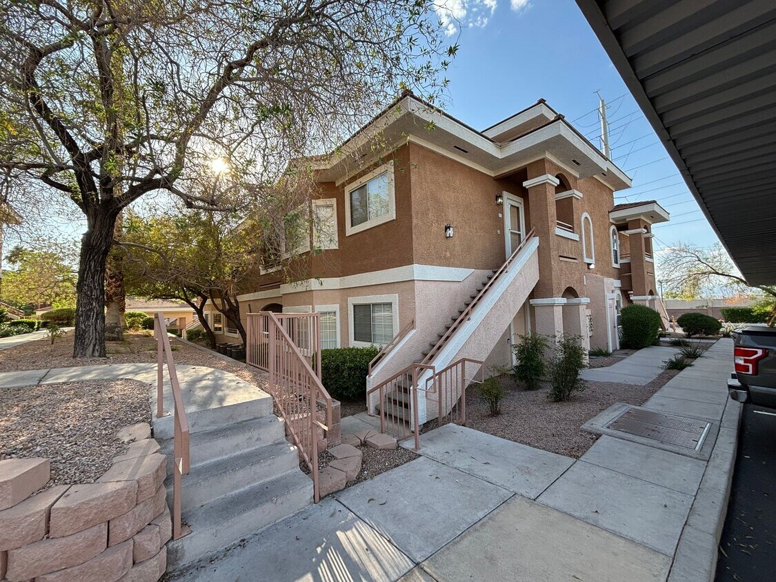 Primary Photo - Beautiful 2Bed/2Bath Condo located in the ...