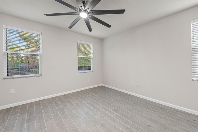 Building Photo - 3915 SE Mentmore Ln