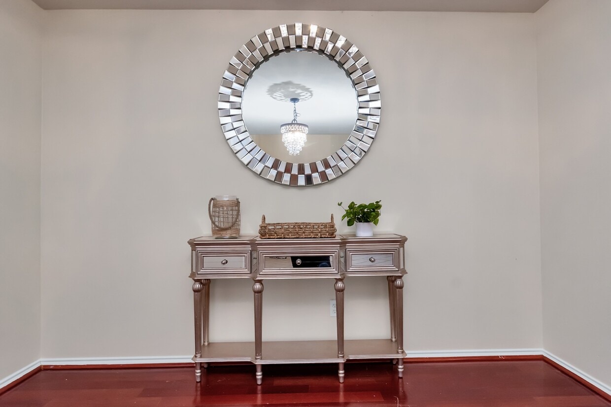 Building Photo - 7410 Lake Run Ln