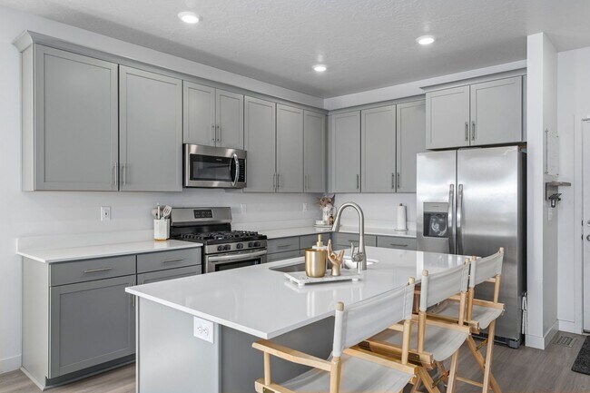 Building Photo - 911 W Sunspear Dr