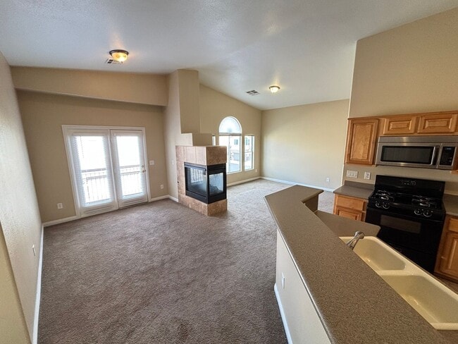 Foto del edificio - Gorgeous 2Bed/2Bath/1CarGarage TownHouse, located in the NW part of the valley