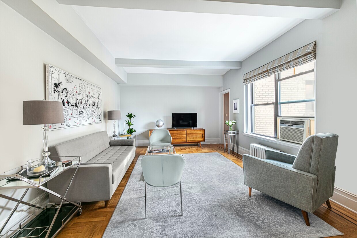 Primary Photo - Charming Prewar One Bed
