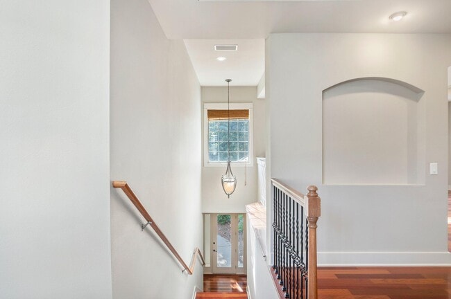 Building Photo - 4530 Golf Villa Ct