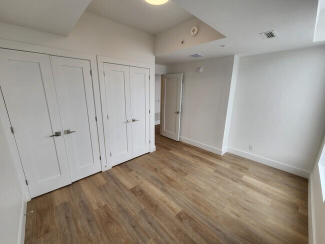 Building Photo - 841 Grenon Ave