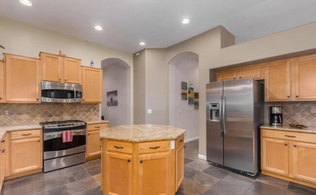 Building Photo - 1620 W Nighthawk Way