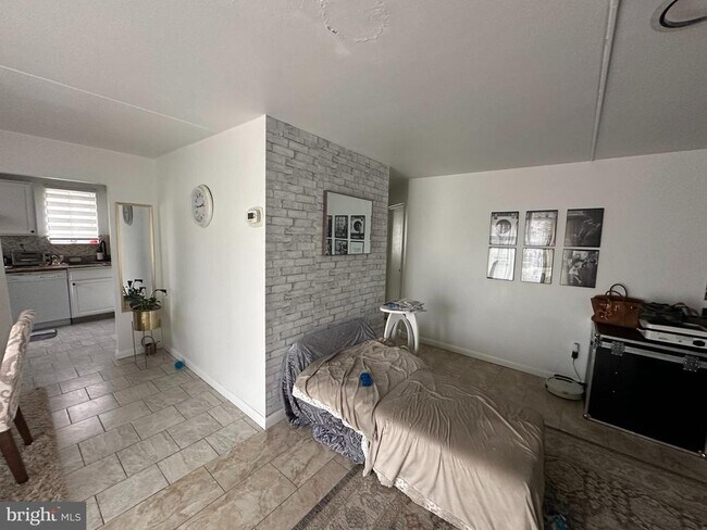 Foto del edificio - 885 N York Rd