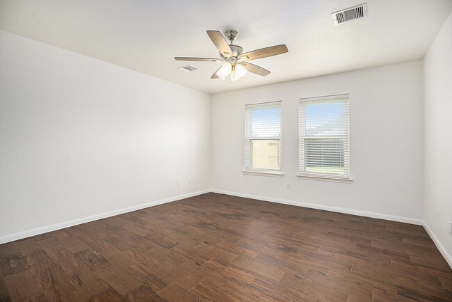 Building Photo - 1195 Quarterhorse Dr