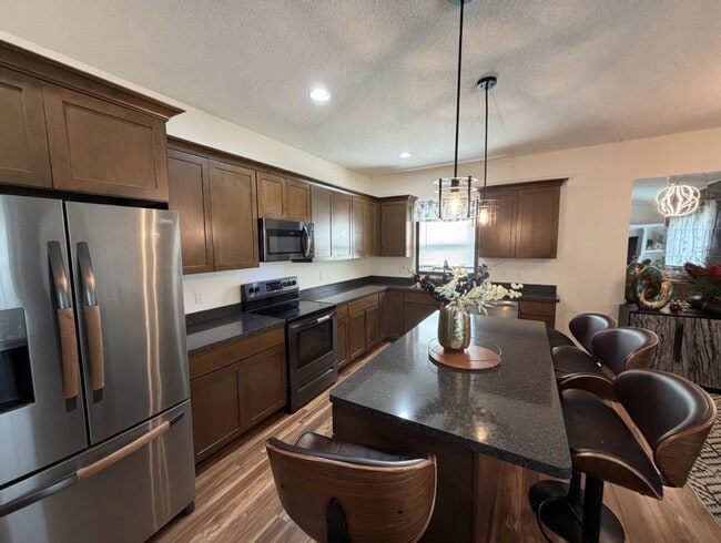 Building Photo - Awesome 4Bed 3Bath Home in Watertown!