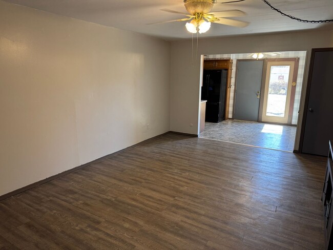 Building Photo - Adorable 2 Bedroom Home Southeast!  $995