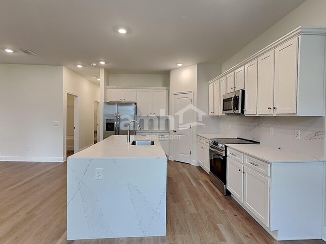Building Photo - 5956 Pinewood Ests Dr