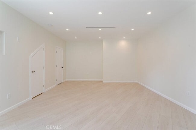 Building Photo - 10787 Las Lunitas Ave