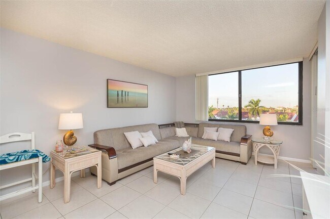 Building Photo - 6357 Bahia Del Mar Blvd S