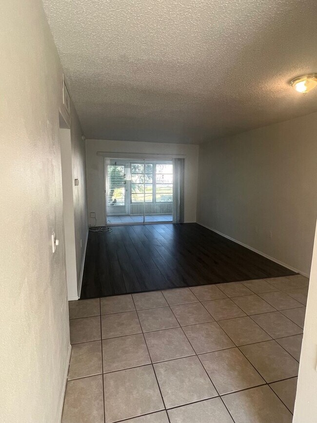 Foto del edificio - Cute Condo in Greenbriar