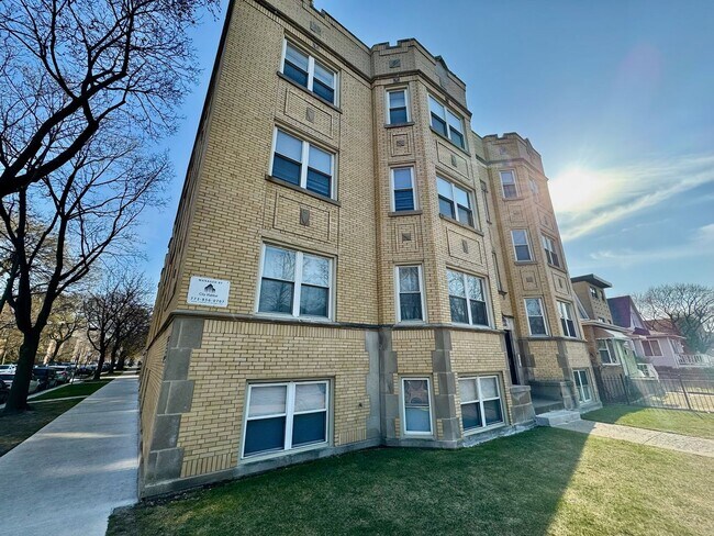 Foto del edificio - 3 Bedroom Apartment in Rogers Park