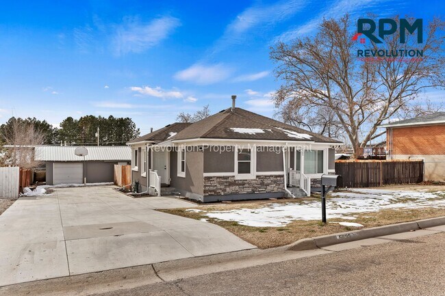 Building Photo - 2 BEDROOM HOME IN ROY
