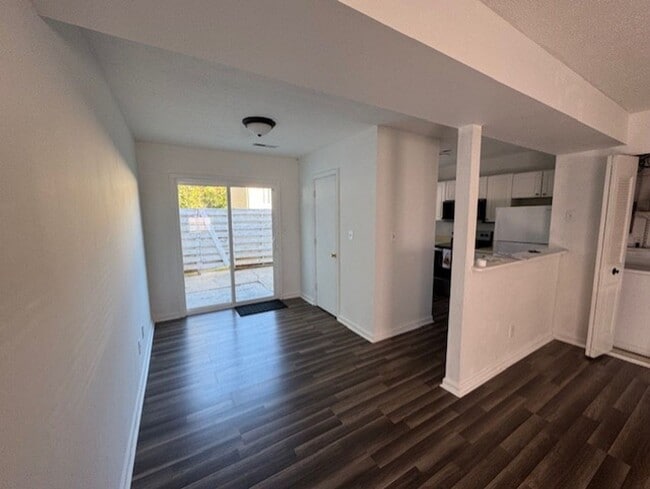 Building Photo - CountryPlace Townhomes off Lakeside Drive