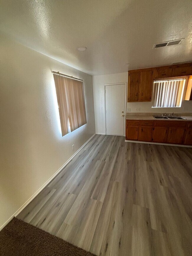 Foto del edificio - 16465 Smoke Tree St