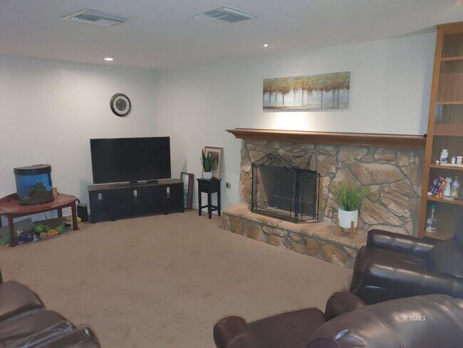 Building Photo - 112 Rawhide Ln