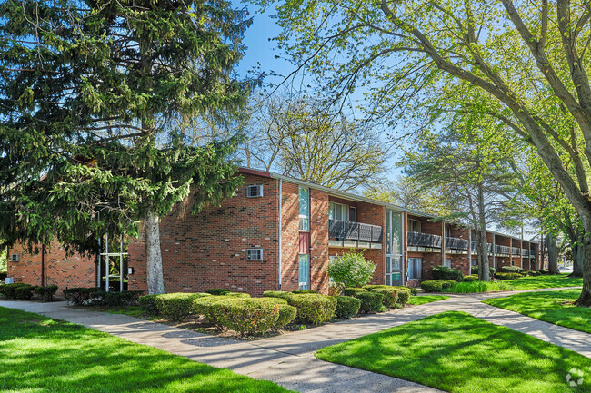 Building Photo - Garden Arms of Westgate