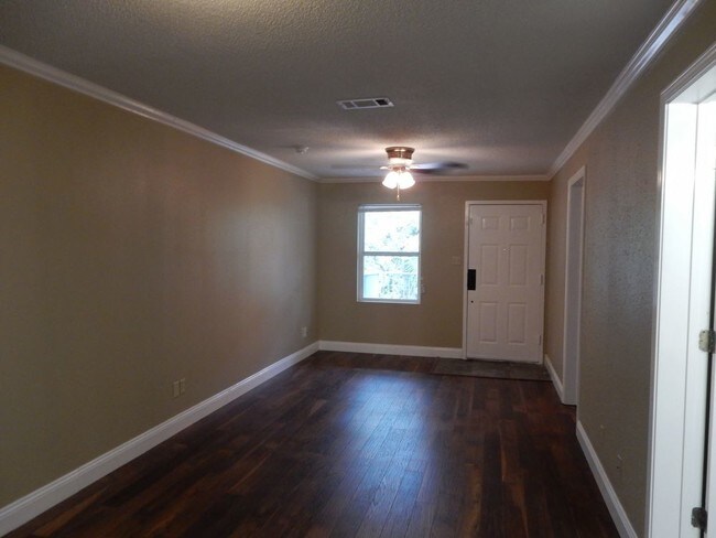 Building Photo - 1 Bedroom Unit Near Harborwalk Village