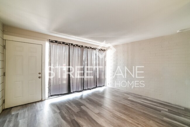 Building Photo - Charming 2 Bedroom in Phoenix!