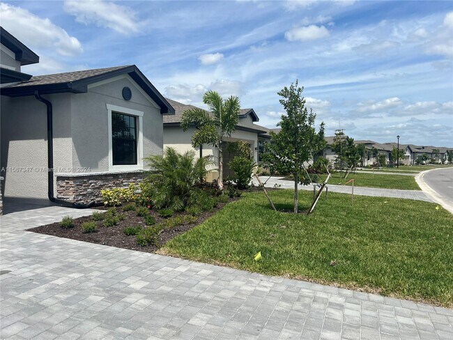 Building Photo - 1680 Saddlewood Cir