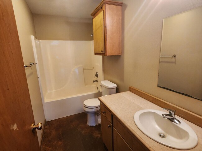 Foto del edificio - 2 Bed / 2 Bath Duplex – Pineville, LA – $795/month
