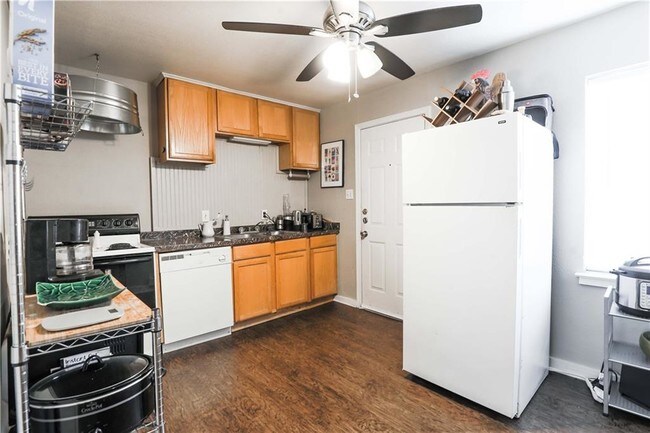 Foto del edificio - 3421 S University Dr