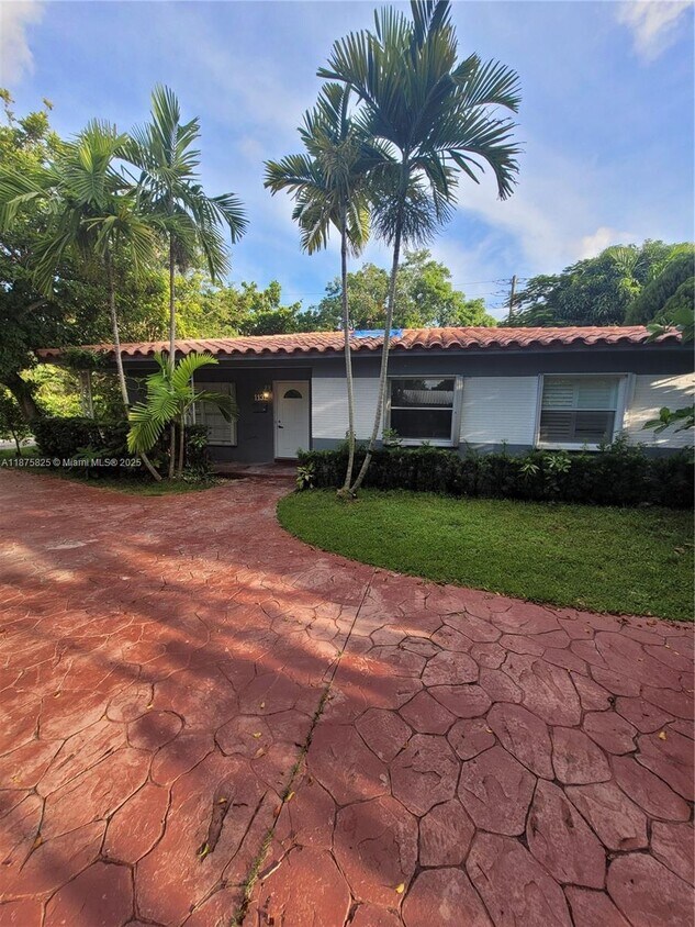 Foto principal - 1132 Moffett St