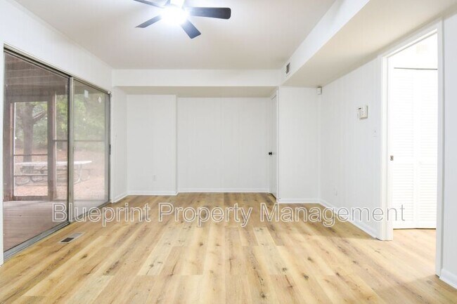 Foto del edificio - 6004 Cowin Dr NW