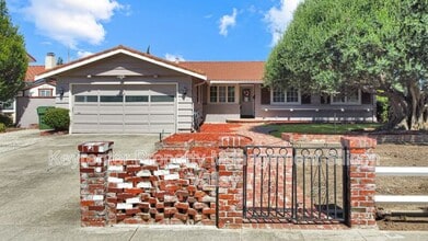 Building Photo - 373 Redwood Ave