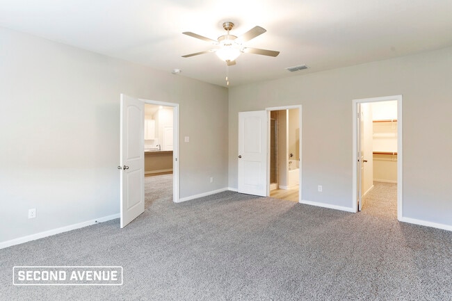 Building Photo - 2113 Jeanine Dr