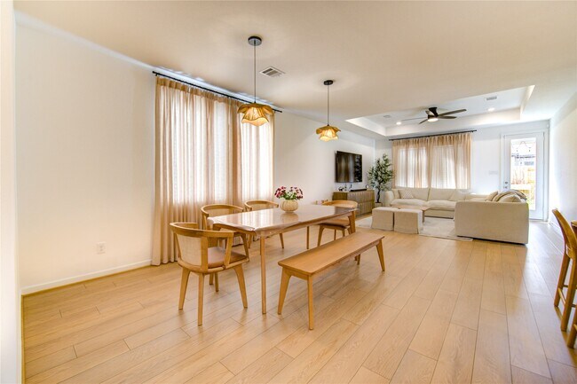 Foto del edificio - 9727 Arrigoni Creek Dr