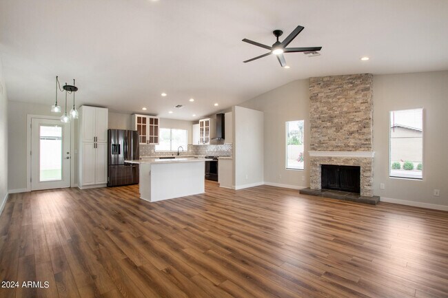 Foto del edificio - 6856 E Beverly Ln