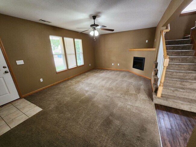 Building Photo - 3 Bedroom, 2.5 Bath Home in Grain Valley, MO!