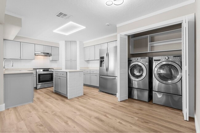 Foto del edificio - 14007 Overbrook Ln