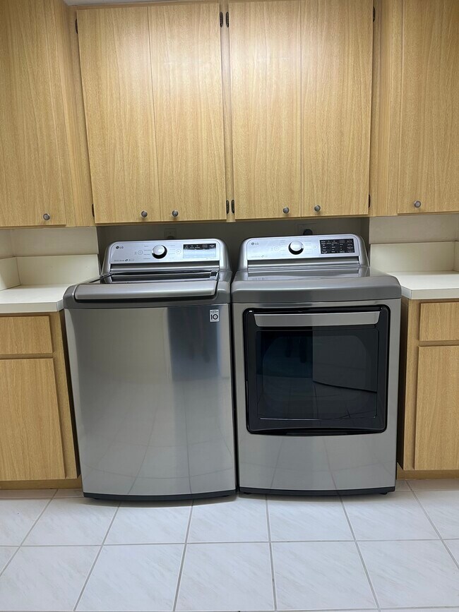 Building Photo - 1101 Seafarer Cir