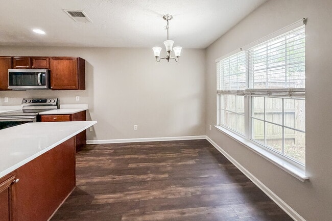 Building Photo - 804 Birchmill Point N
