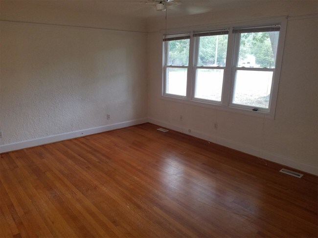Building Photo - 1232 Ormer Rd